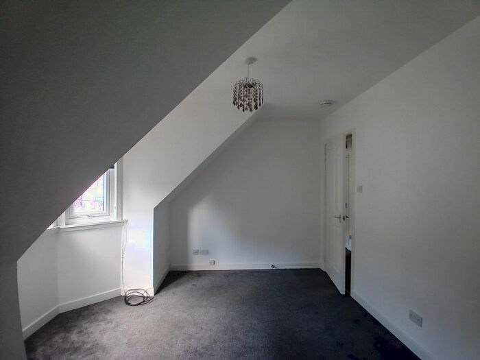 Studio To Rent In Canal Crescent, Perth, PH2
