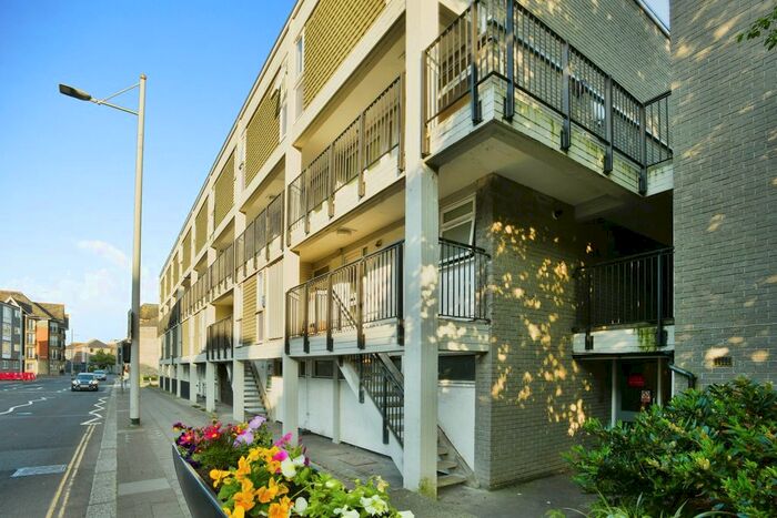 2 Bedroom Flat To Rent In Vauxhall Street, Plymouth, Devon, PL4