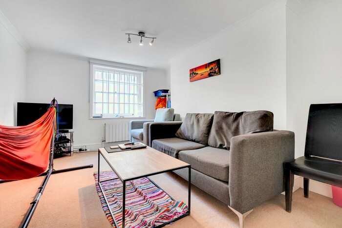 2 Bedroom Flat To Rent In Lloyd Street, London, WC1X