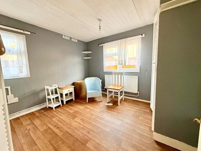 1 Bedroom Park Home For Sale In Galley Hill, Waltham Abbey, EN9