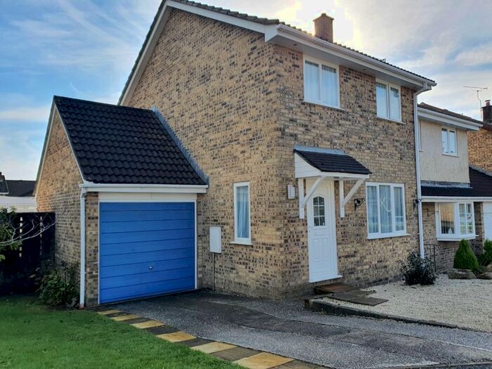 3 Bedroom Semi-Detached House To Rent In Three Bedroomed Semi-Detached House. Lounge, Kitchen/Diner, Bathroom, GCH, Parking, Garage, Garden. PL25