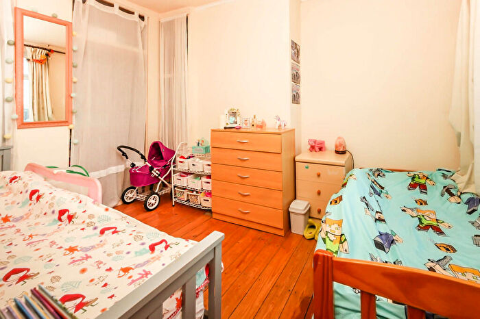 3 Bedroom Terraced House For Sale In Mill Road, Wellingborough, NN8