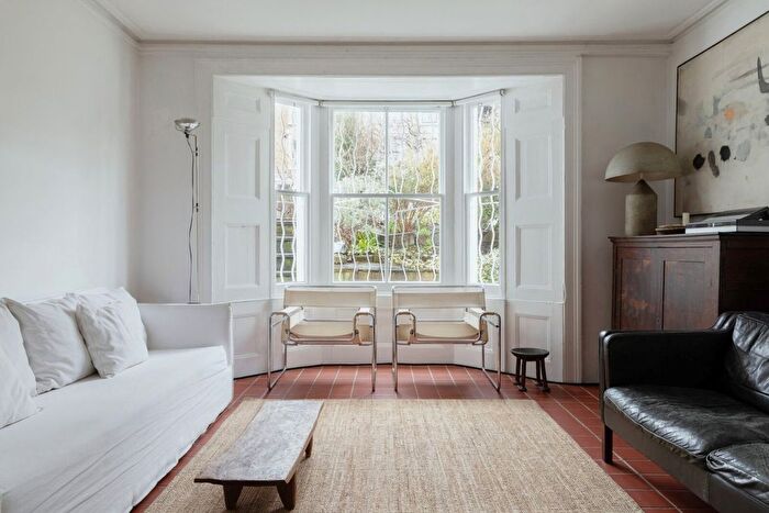 2 Bedroom Flat For Sale In Navarino Road Vii, London, E8