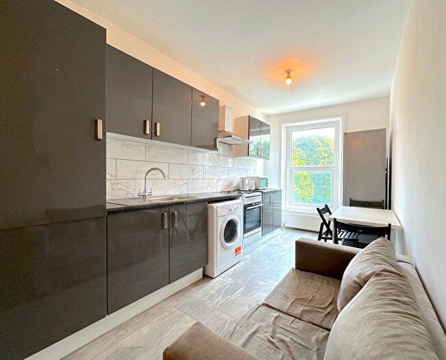 2 Bedroom Flat To Rent In Mile End Road, Mile End, E1
