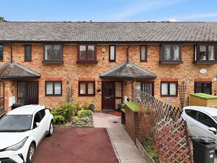 2 Bedroom House For Sale In New Wanstead, Wanstead, E11