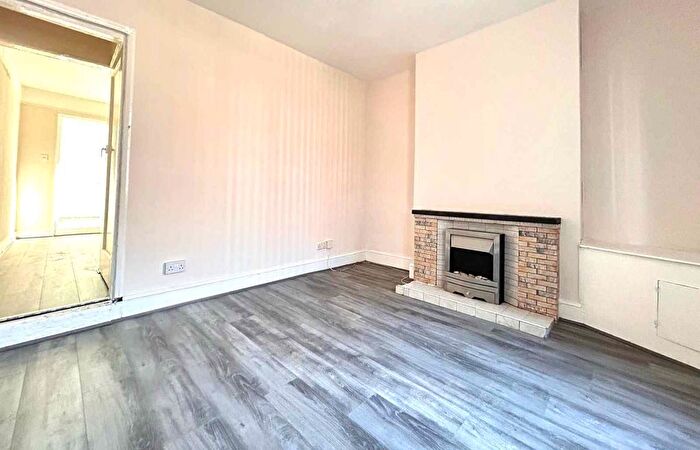 3 Bedroom Terraced House To Rent In York Road, Shirebrook, Mansfield, NG20