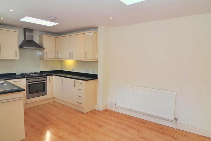1 Bedroom Flat To Rent In The Pavement, Bushy Park Road, Teddington, TW11