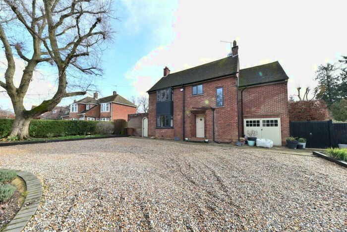 4 Bedroom Detached House To Rent In Woodfield Road, Stevenage, SG1