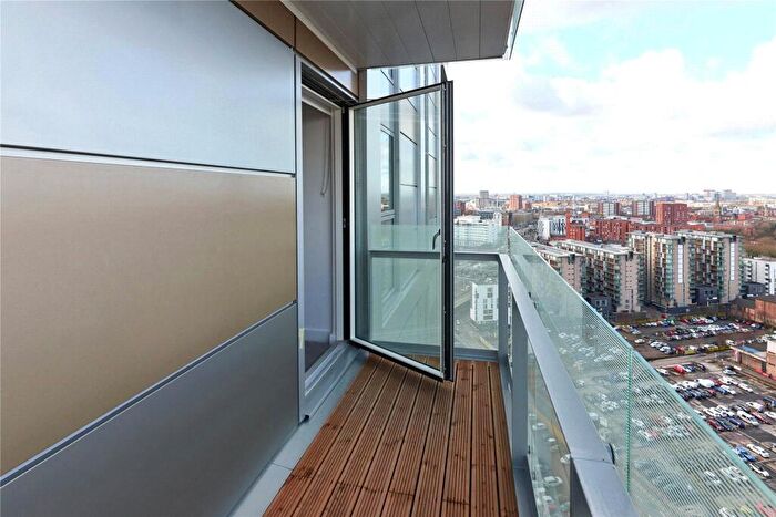 2 Bedroom Apartment To Rent In New Bridge Street Salford, M3