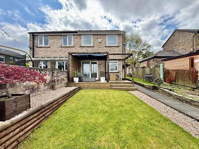 3 Bedroom Semi-Detached House For Sale In Herbert Street, Clayton, Bradford, BD14