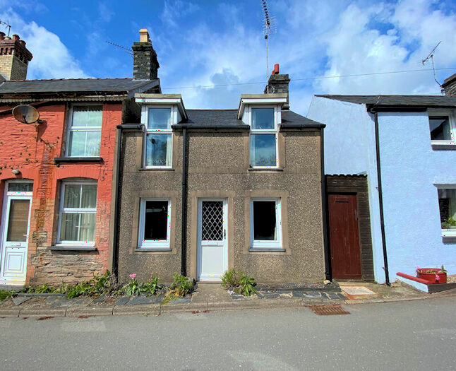 2 Bedroom End Of Terrace House For Sale In Cefn Coed, LL36