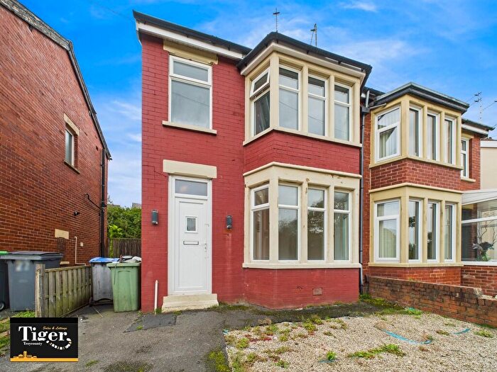 3 Bedroom Semi-Detached House For Sale In Nethway Avenue, Blackpool, FY3