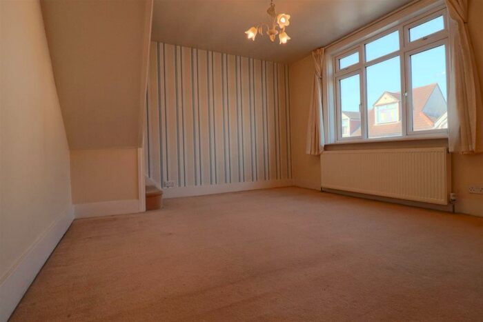2 Bedroom Flat To Rent In Wey Hill, Haslemere, GU27
