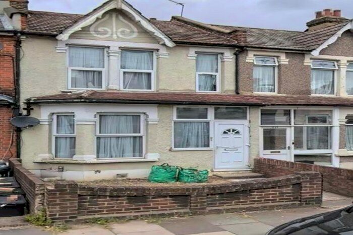 2 Bedroom Property To Rent In Kingston Road, Ilford, IG1