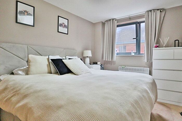 2 Bedroom Flat For Sale In City Walk, Leeds, West Yorkshire, LS11