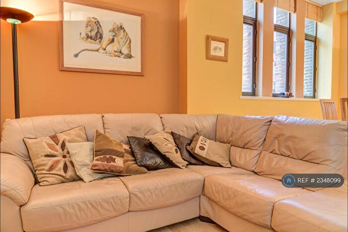 3 Bedroom Flat To Rent In Prescot Street, London, E1