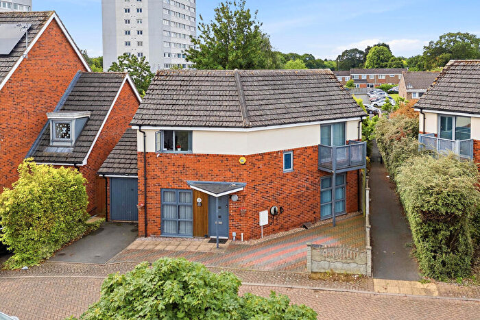 3 Bedroom Detached House For Sale In Burtons Park Road, Birmingham, B36