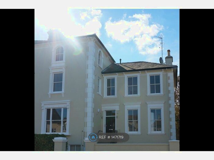 1 Bedroom Flat To Rent In Cadogan Road, Surbiton, KT6