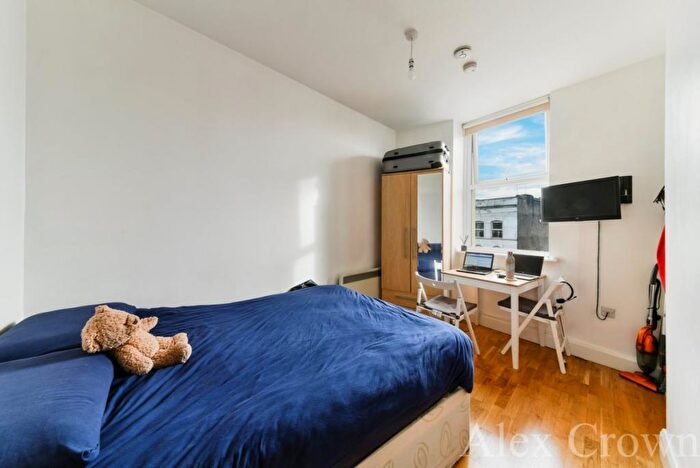 Flat To Rent In Holloway Road, Archway, London, N19