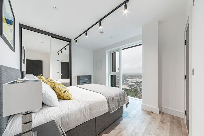 2 Bedroom Flat To Rent In Portal Way, London, W3