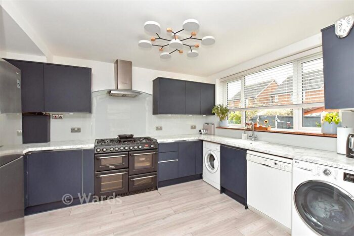 4 Bedroom Semi Detached House For Sale In Vincent Road, Sittingbourne, Kent, ME10