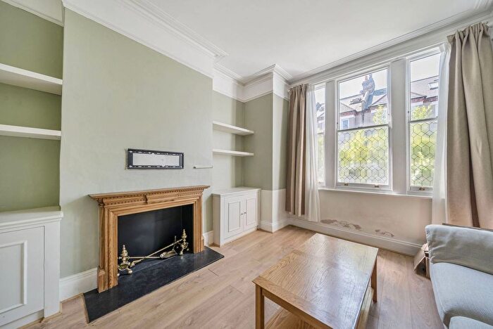 2 Bedroom Flat To Rent In Hazelbourne Road, Clapham South, London, SW12