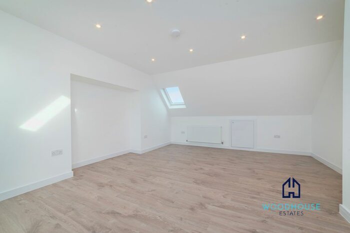 2 Bedroom Flat To Rent In Hampden Way, London, N14