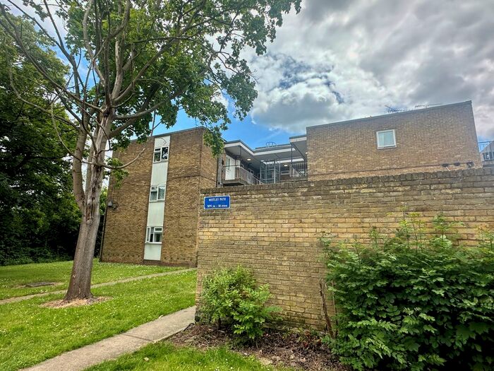 2 Bedroom Flat To Rent In Mistley Path, Basildon, Essex, SS16