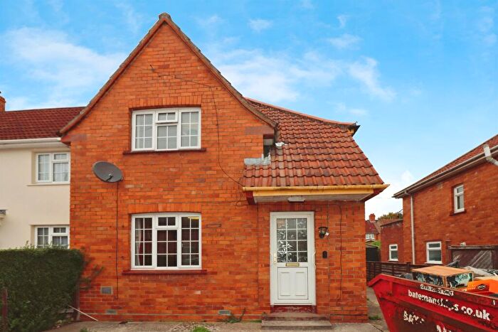 3 Bedroom Semi Detached House For Sale In Holton Road, Bristol, BS7