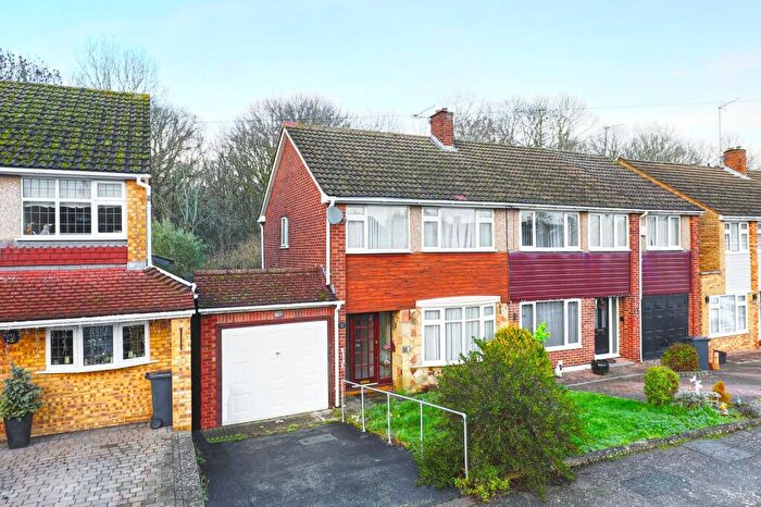 3 Bedroom Semi Detached House For Sale In Bonney Grove, Goffs Oak, EN7