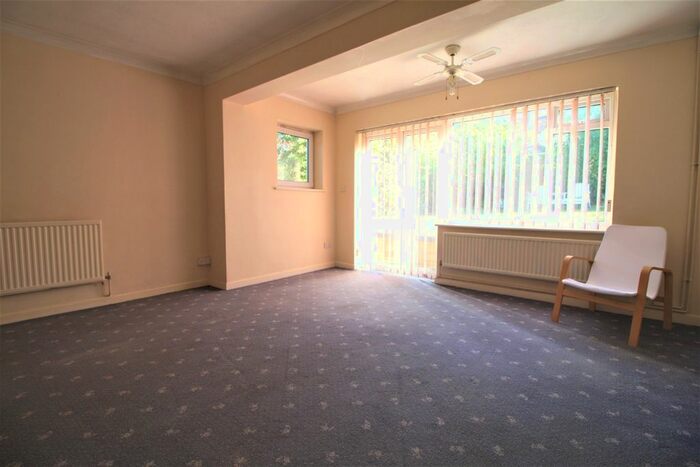2 Bedroom Bungalow To Rent In Fouracres Hemel Hempstead, Hertfordshire, HP3