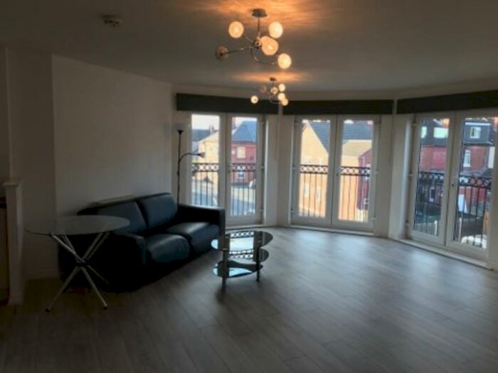 2 Bedroom Apartment To Rent In Large Bed City Centre, CV2