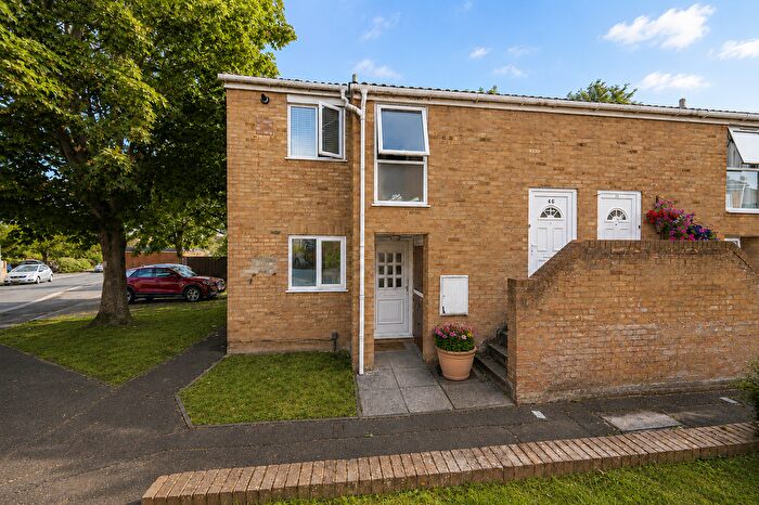 1 Bedroom Maisonette For Sale In Gainsborough Road, Hayes, UB4