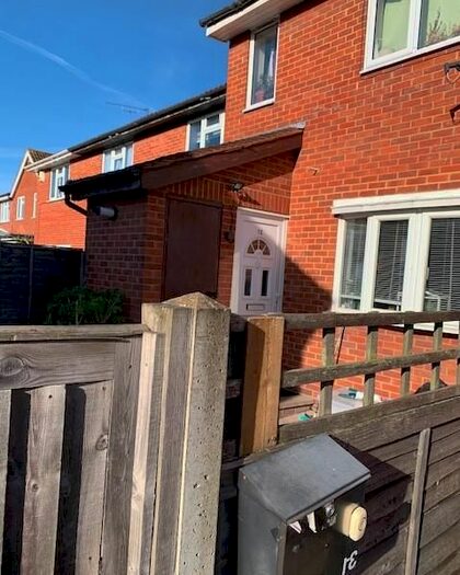 1 Bedroom Flat To Rent In Rochford Close, Broxbourne EN10