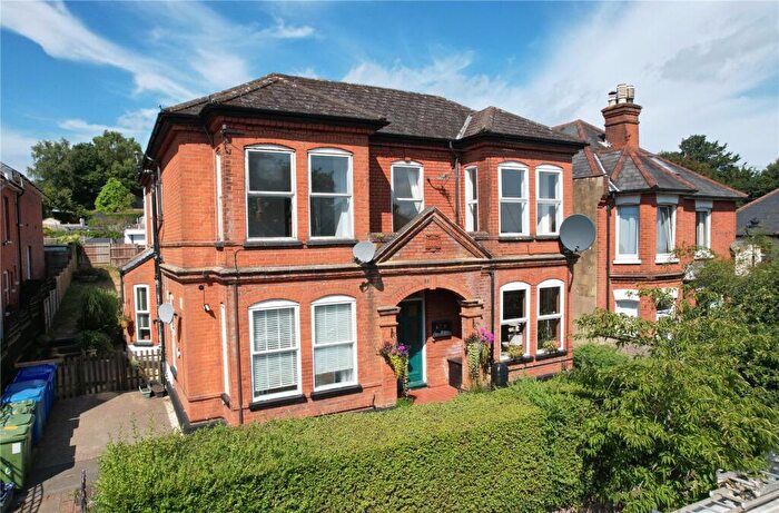 2 Bedroom Apartment For Sale In Cargate Avenue, Aldershot, Hampshire, GU11