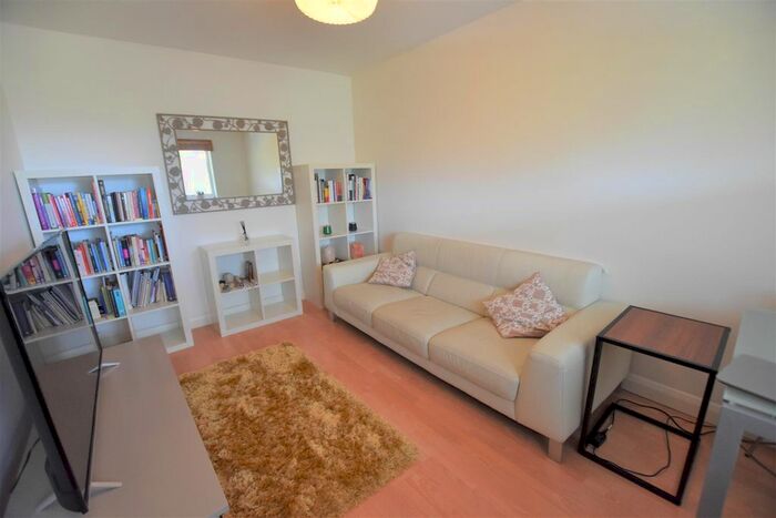 2 Bedroom Flat To Rent In Admiralty Close, West Drayton, UB7