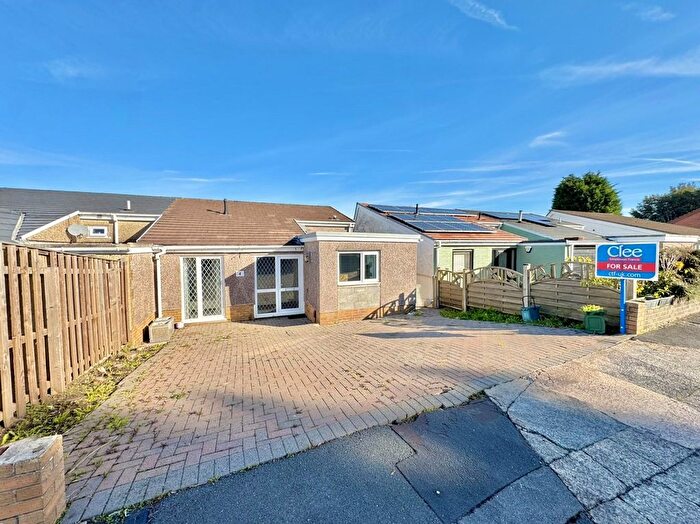 4 Bedroom Semi-detached House For Sale In Barnabas Close, Waunarlwydd, Swansea, City And County Of Swansea., SA5
