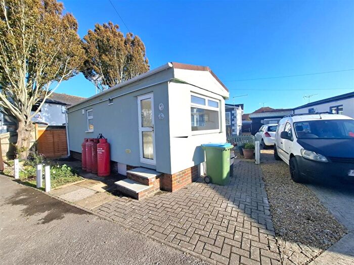 1 Bedroom Park Home For Sale In Rope Walk, Littlehampton, BN17