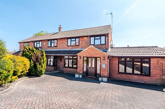 3 Bedroom Semi-Detached House For Sale In Ulverston Road, Dunstable, Bedfordshire, LU6