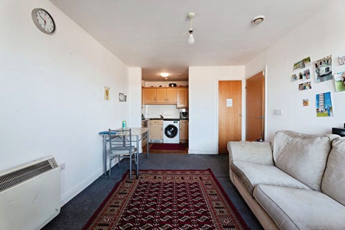 2 Bedroom Flat To Rent In City Gate House, - Eastern Avenue, Gants Hill, Redbridge, Ilford, IG2