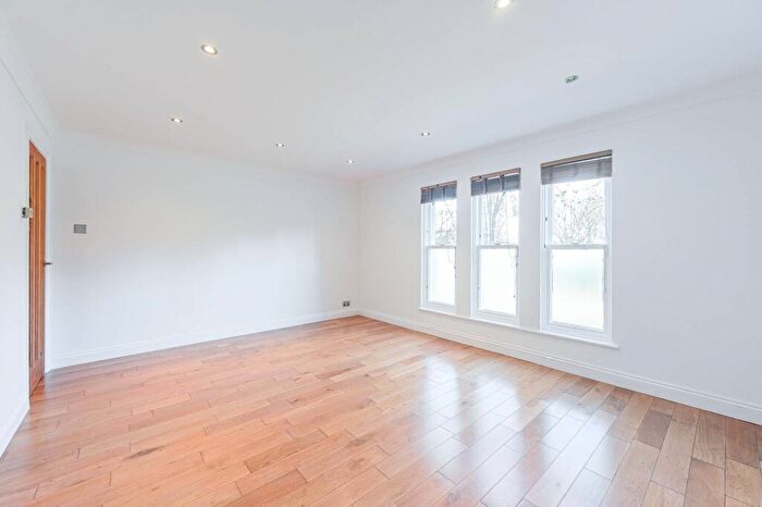 2 Bedroom Flat For Sale In Adelaide Avenue, Brockley, London, SE4