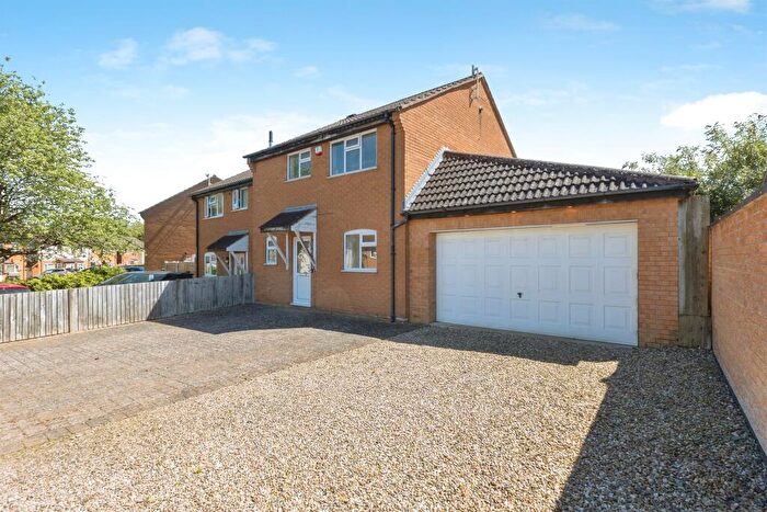 3 Bedroom Semi-Detached House For Sale In Malham Way, Oadby, Leicester, LE2
