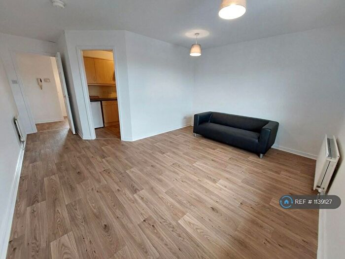 1 Bedroom Flat To Rent In Arcadia Street, Glasgow, G40