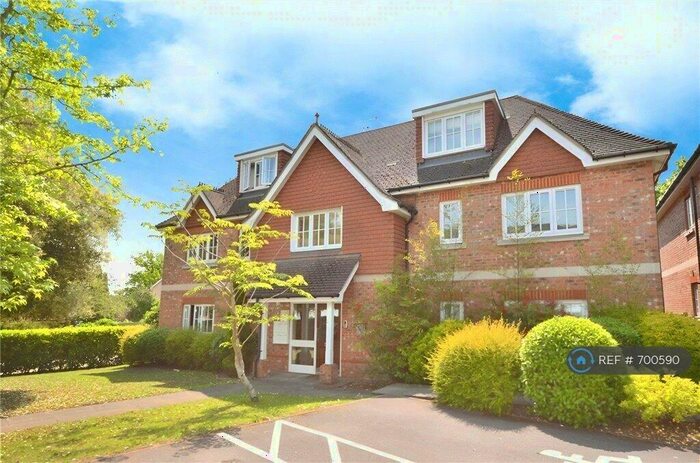 2 Bedroom Flat To Rent In Bardeen Place, Bracknell, RG12