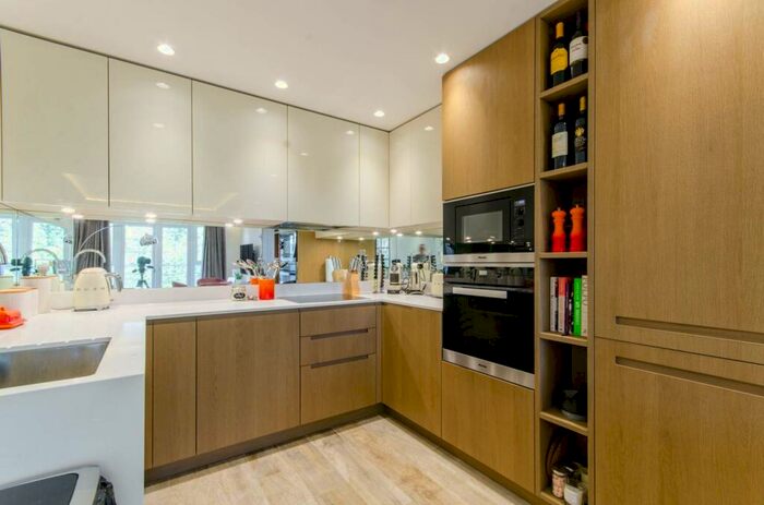 2 Bedroom Flat To Rent In Freshfield Drive, Southgate, London, N14