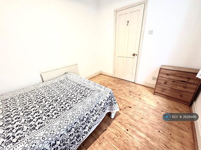 2 Bedroom Flat To Rent In Stoke Newington, London, N16