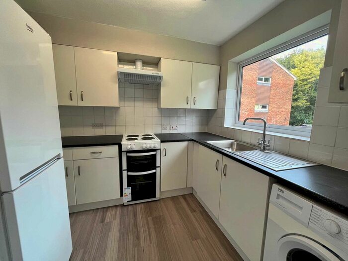 2 Bedroom Flat To Rent In Elstree Road, Hemel Hempstead, Hertfordshire, HP2