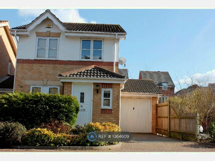3 Bedroom Semi-Detached House To Rent In Helegan Close, Orpington, BR6