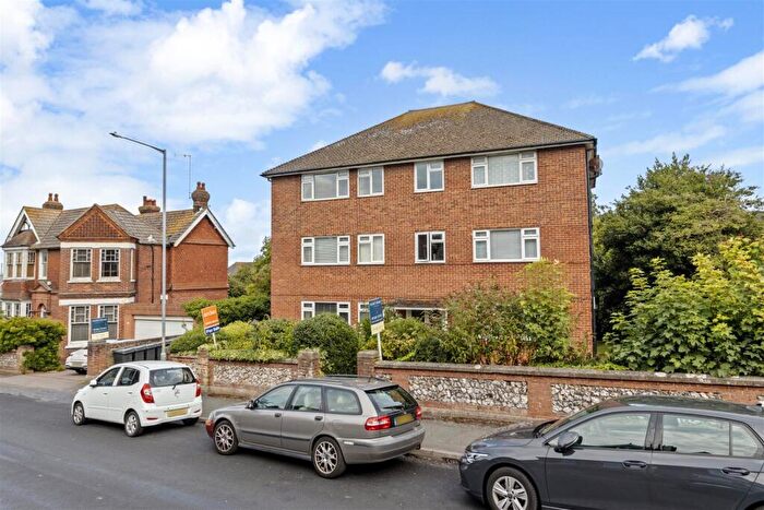 2 Bedroom Flat For Sale In Enys Road, Eastbourne, BN21