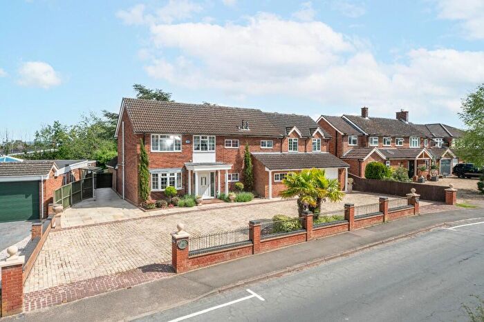 6 Bedroom Detached House For Sale In King Edward Avenue, Aylesbury, Bucks, HP21